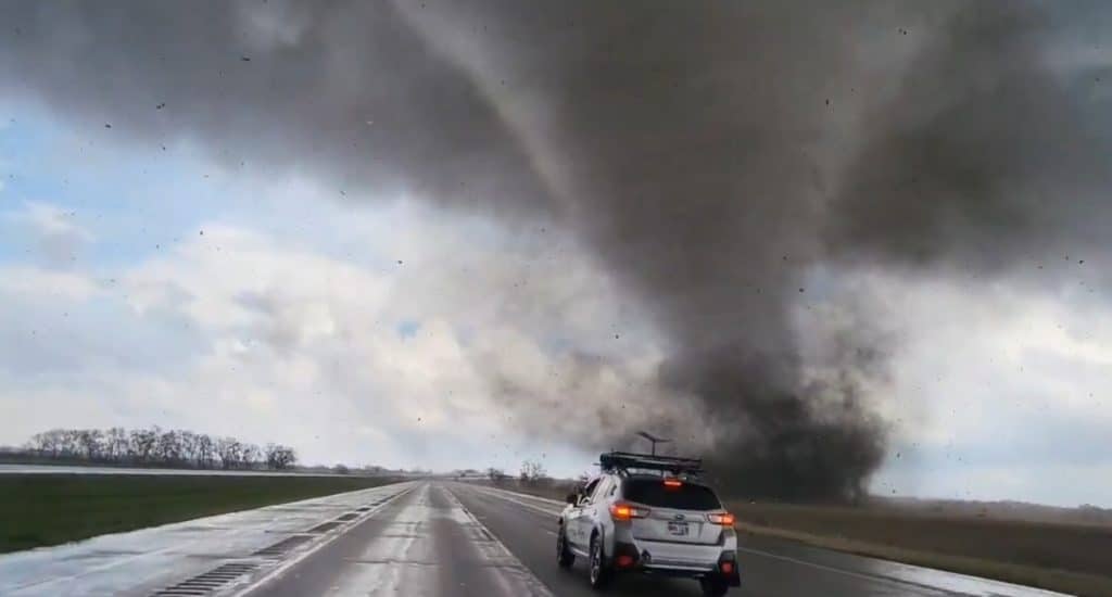 Centrul Statelor Unite, lovit de zeci de tornade. Zeci de clădiri au fost distruse – VIDEO