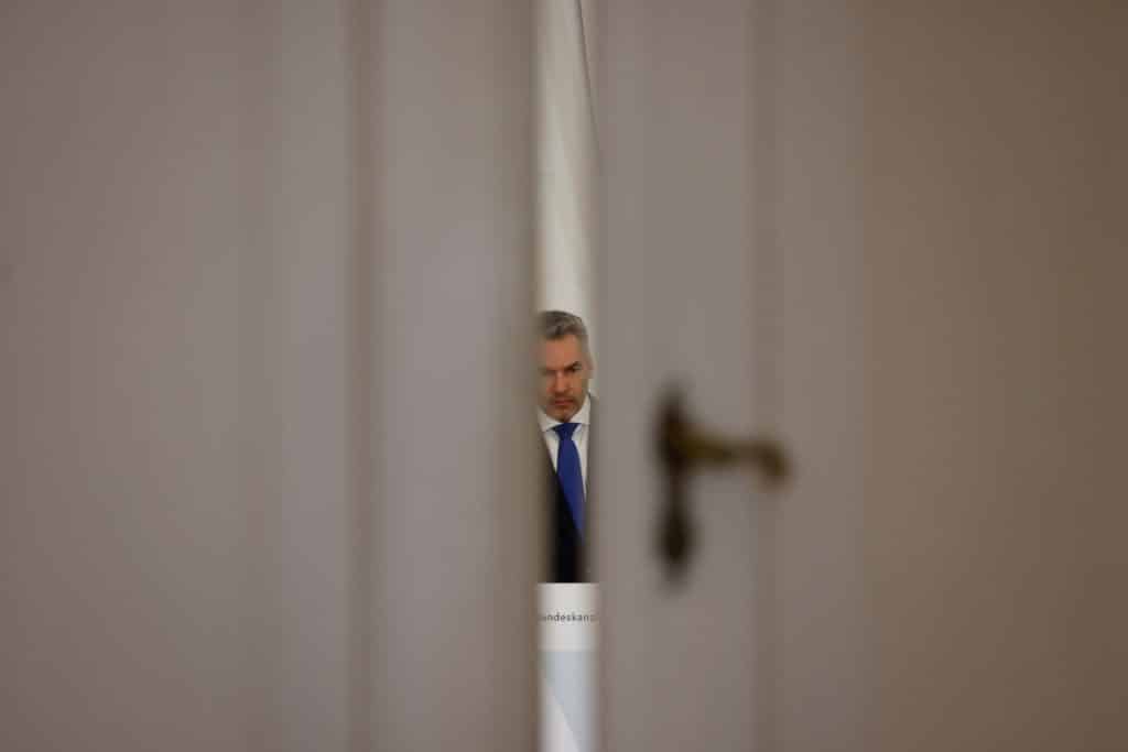 Ancheta care dinamitează alegerile din Austria. Jubilează Karl Nehammer?