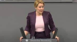 Senatoarea Franziska Giffey din Berlin, lovită în cap într-o bibliotecă. Germania se confruntă cu o serie de agresiuni împotriva politicienilor