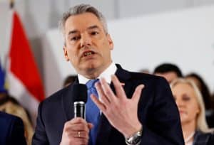 Nehammer, măsură disperată pentru a limita migrația. Cancelarul Austriei, sub presiunea opoziției pentru a acționa mult mai radical
