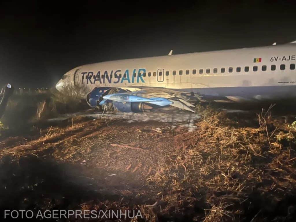 Un avion Boeing 737-300 s-a prăbușit la decolare în Senegal. Unsprezece persoane rănite, dintre care patru grav