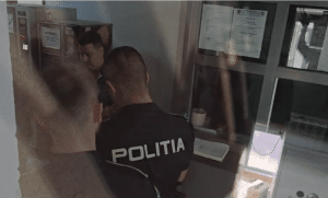 VIDEO: Ziariști sechestrați în CJ Prahova, în timpul lansării candidaturii infractorului Iulian Dumitrescu. Poliția face cercetări pentru lipsire de libertate – 60m.ro
