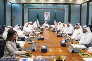 Kuweitul într-o nouă criză politică: Emirul a dizolvat parlamentul şi a asumat unele funcţii la doar şase săptămâni de la alegeri 