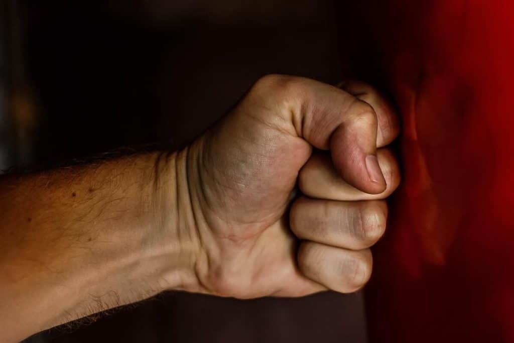 Deputații din Georgia s-au luat la bătaie în timpul dezbaterii legii privind ‘influența străină’ / Video