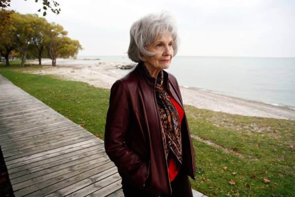 Scriitoarea Alice Munro, laureată a Premiului Nobel pentru Literatură, a murit