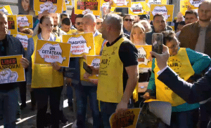 Protest AUR la Autoritatea Electorală Permanentă: Românii din diaspora sunt batjocoriți! – 60m.ro