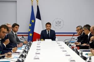 Franța acuză Azerbaidjanul că a susținut violențele din Noua Caledonie. Starea de urgență a fost impusă