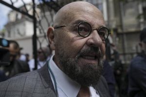 Piedone, campion la furat! – 60m.ro