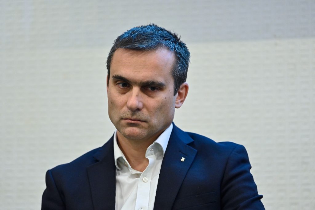 Allen Coliban, primarul escroc al Brașovului, forțează un tun imobiliar pentru a-și îmbogăți apropiații: ar fi cel mai scump zid din lume – 60m.ro