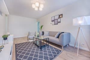 Va plăti rate până la 68 de ani pentru un apartament cu două camere, dar nu-i pare rău. „Accept situația așa cum este”