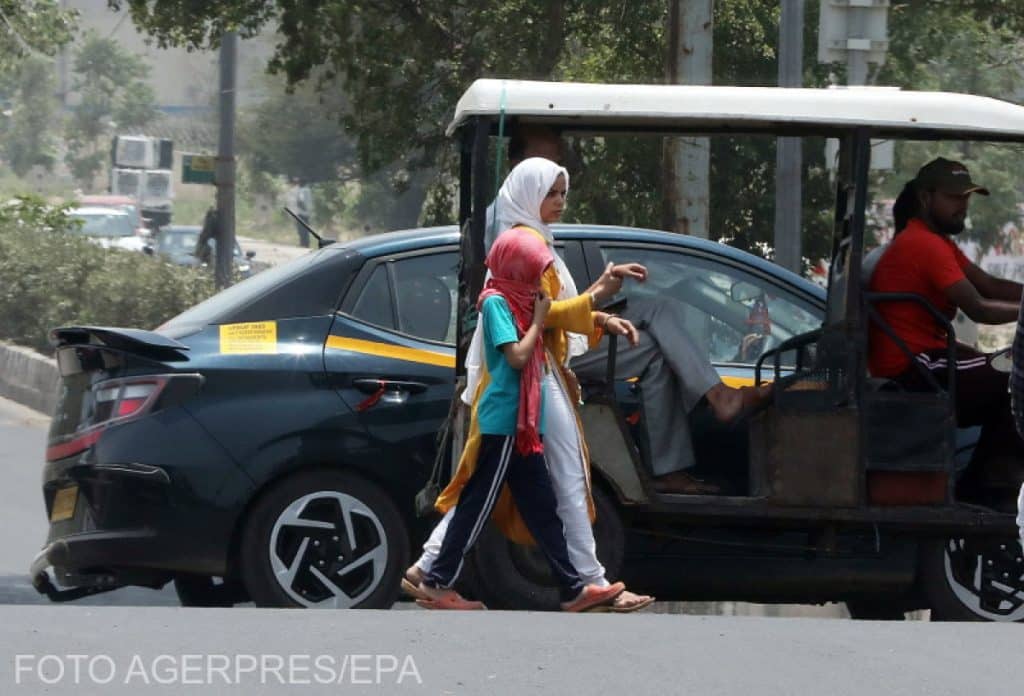 Autoritățile din capitala indiană au închis școlile din cauza căldurii toride. 47,4 grade Celsius în Delhi – FOTO