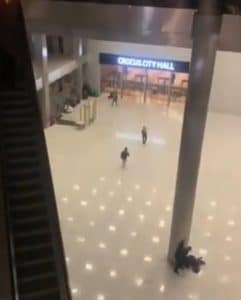 Atacul armat din Moscova. Peste 20 de persoane au fost reținute