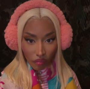 Momentul când rapperiţa Nicki Minaj a fost reținută de poliție pe aeroportul Schiphol din Amsterdam / Video