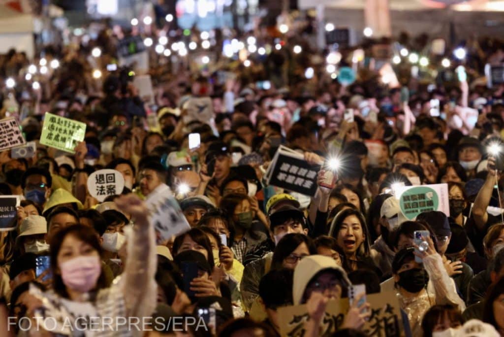 Opoziția din Taiwan, proiect controversat pro-China: Proteste masive și bătaie cu saci de gunoi între parlamentari