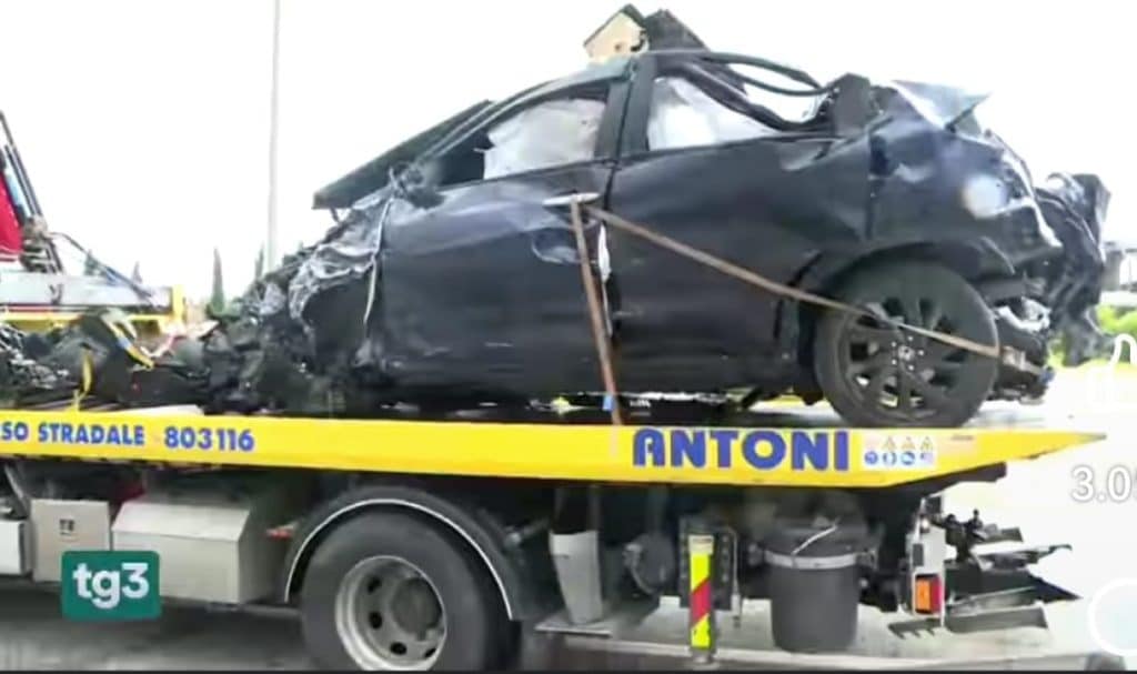 Vacanță cu final tragic. Accident, grav, produs în Italia. Trei morți și șase răniți – Video