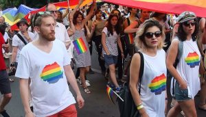 Votați USR dacă vreți mamă 1, mamă 2 și tată 1, tată 2! Partidul neomarxist vă apără de corupți având cei mai mulți penali candidați pentru funcții publice – 60m.ro