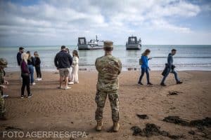 Aniversarea debarcărilor din Ziua Z. Parașutiștii britanici care au aterizat în Normandia au prezentat pașapoartele vameșilor francezi