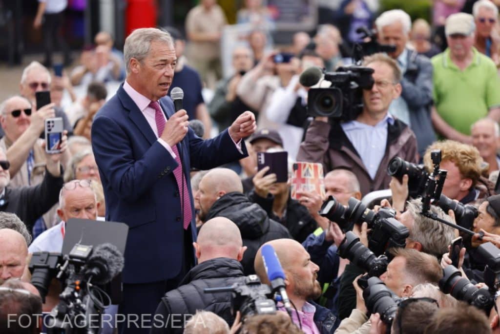 Un bărbat a aruncat „pietre” în liderul dreptei britanice Nigel Farage