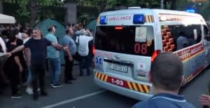 Răniți și arestări la manifestarea împotriva premierului Armeniei. Se cere demisia acestuia