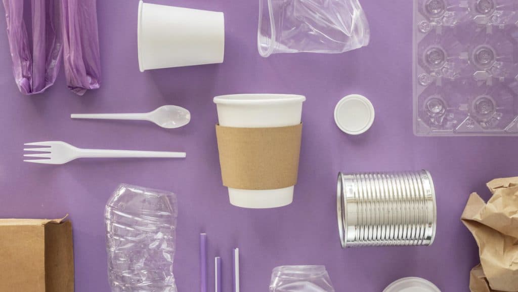 Substanța din ambalaje și sticlele de plastic care ne poate îmbolnăvi, interzisă de UE. „Efecte nocive potenţiale asupra sistemului imunitar”