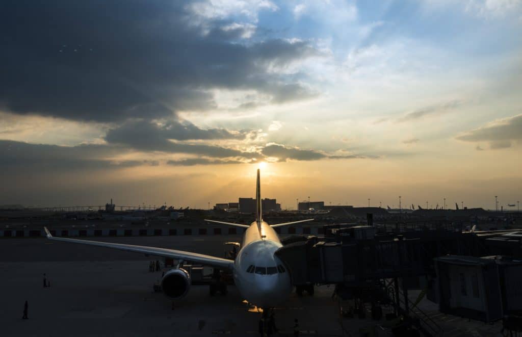 Tensiuni înaintea alegerilor prezidențiale din Rep. Moldova. Avion plin cu proruși, deturnat către București, după refuzul Chișinăului