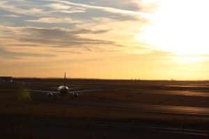 Avion de marfă avariat pe Aeroportul Internațional Hong Kong. Zeci de zboruri sunt amânate