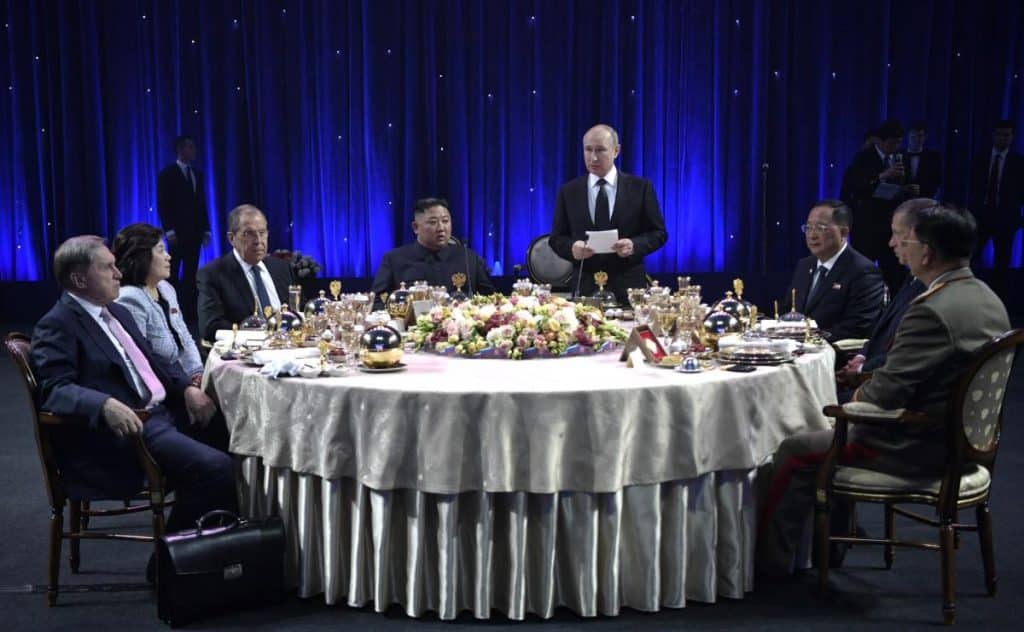 Vladimir Putin ar putea începe marţi o vizită în Coreea de Nord