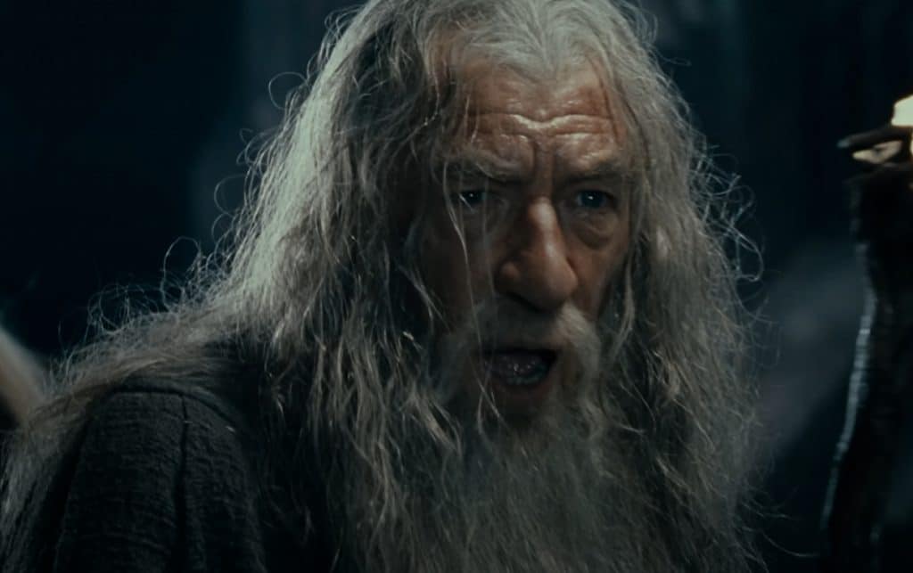 Sir Ian McKellen, actorul personajului Gandalf, ”bine dispus” după ce a căzut de pe scenă