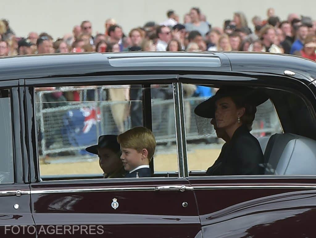 Motivul pentru care Kate Middleton a purtat cercei cu perle la prima apariție publică din decembrie. Alegerea nu e deloc întâmplătoare – Foto