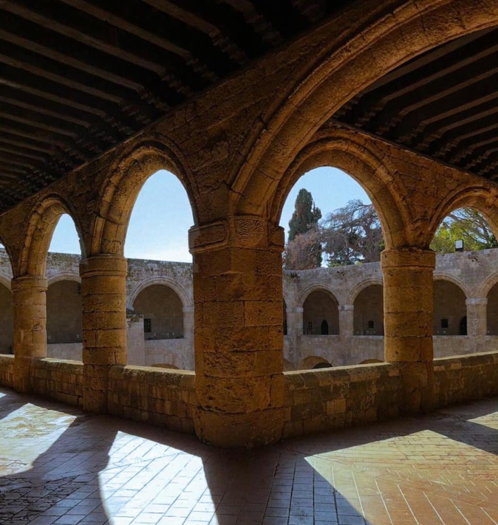 Ce este Ordinul Suveran de Malta, statul fără teritoriu. ”Am cucerit Rodos şi ne-am mutat acolo”. Ambasadorul Musneci: În 1530, Suleyman Magnificul ne-a dat afară