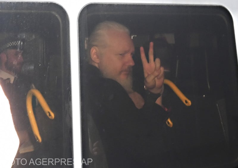 Washingtonul afirmă că Julian Assange, în prezent liber, a pus oameni în ”pericol”