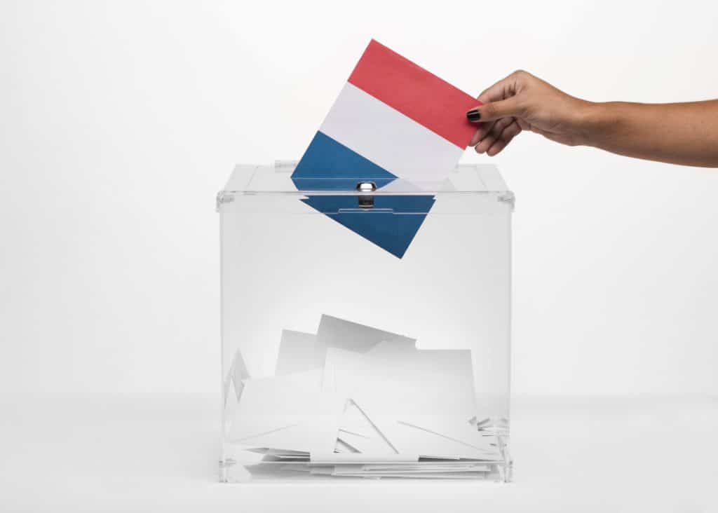 UPDATE: Partidul de extremă dreapta al lui Le Pen, învingător în primul tur / Alegeri în Franța. Participare record la primul tur