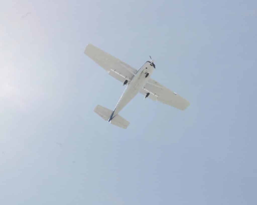 Trei morți după prăbușirea unui avion Cessna pe o autostradă din regiunea Parisului