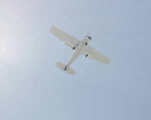 Trei morți după prăbușirea unui avion Cessna pe o autostradă din regiunea Parisului