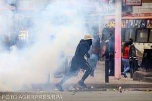 ”Ruto trebuie să plece!”. Autoritățile au folosit gaze lacrimogene în protestele din Kenya