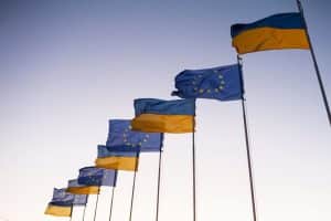 Sondaj. Europenii sunt în favoarea creşterii livrărilor de arme către Ucraina