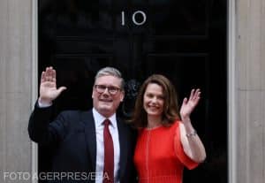 Starmer și soția se instalează la Downing Street. Copiii celor doi nu au apărut în imagini; identitatea lor e strict protejată /video