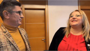 I-a păcălit pe votanți: Șoșoacă trăiește în lux pe banii Ursulei – 60m.ro