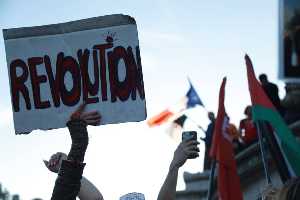 Noul Front Popular. Cine sunt câștigătorii alegerilor din Franța și pentru ce militează