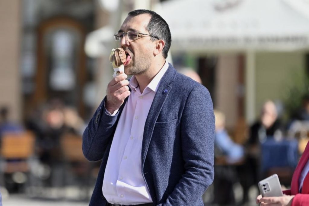 Scandal uriaș în USR provocat de o decizie a lui Vlad Voiculescu. ”Cică dacă ești tare în Tinder primești loc în consiliul de administrație” – 60m.ro