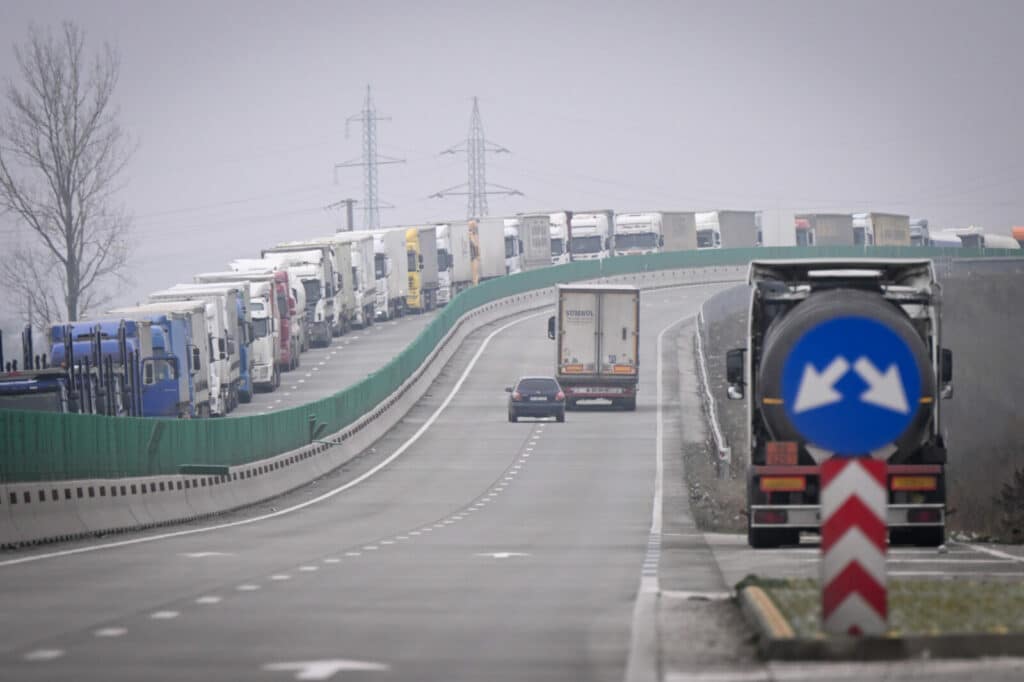 Cum câștigă mafia din Bulgaria din aderarea parțială la Schengen: parcări obligatorii pentru șoferii de TIR – 60m.ro