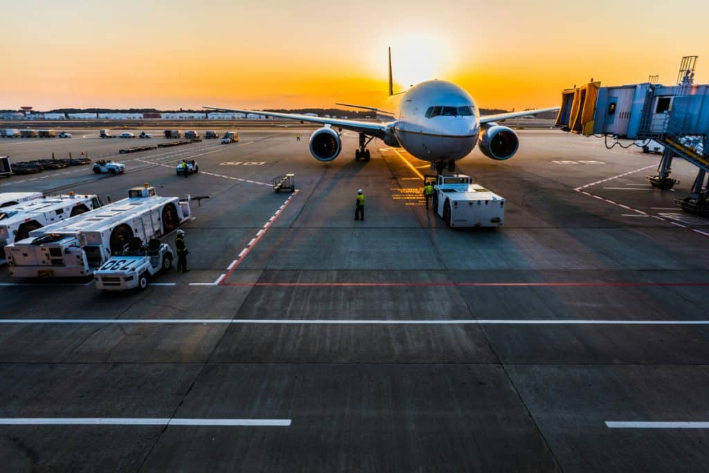 Ce avioane cumpără companiile aeriene cu care zboară românii în vacanțe. Comenzi uriașe de aeronave la Farnborough Airshow