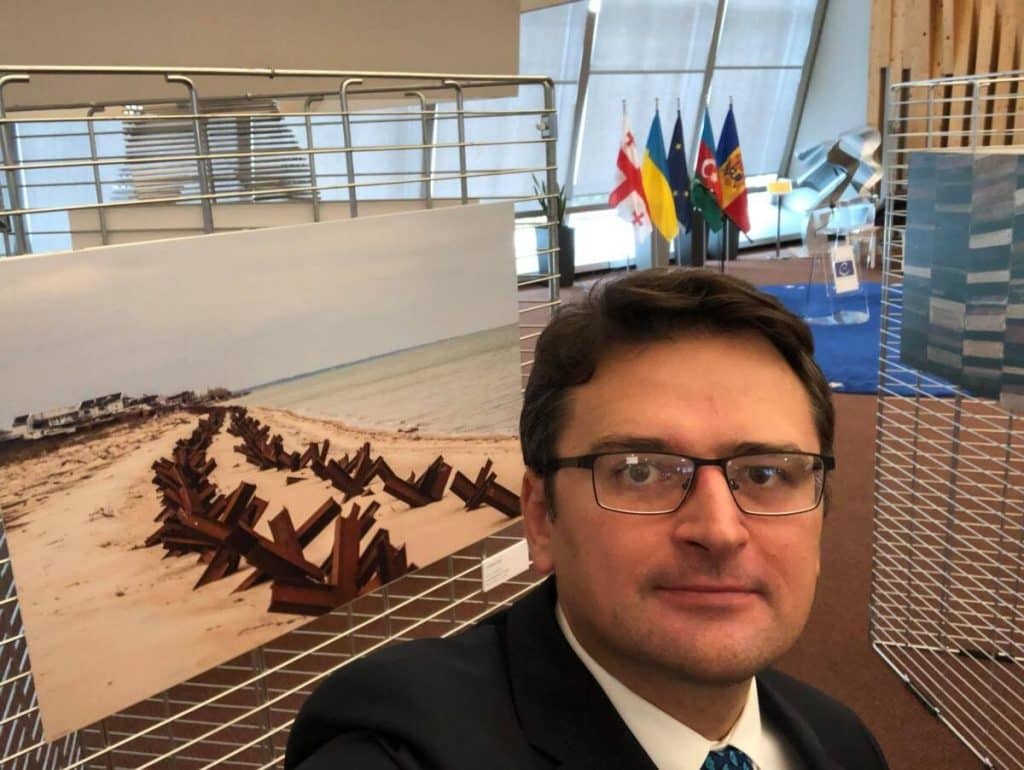 Schimbare de ton în ”dialogul” Rusia-Ucraina. Kuleba, anunț în timpul primei sale vizite la Beijing de la începutul agresiunii ruse