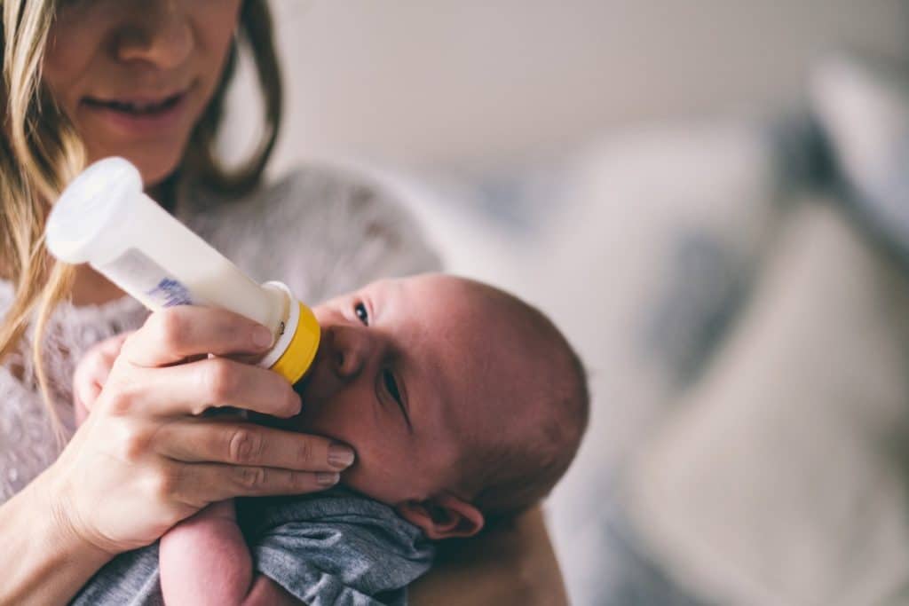 Boala gravă pe care o provoacă o formulă de lapte pentru sugari prematuri. Abbott Laboratories trebuie să plătească 495 de milioane de dolari