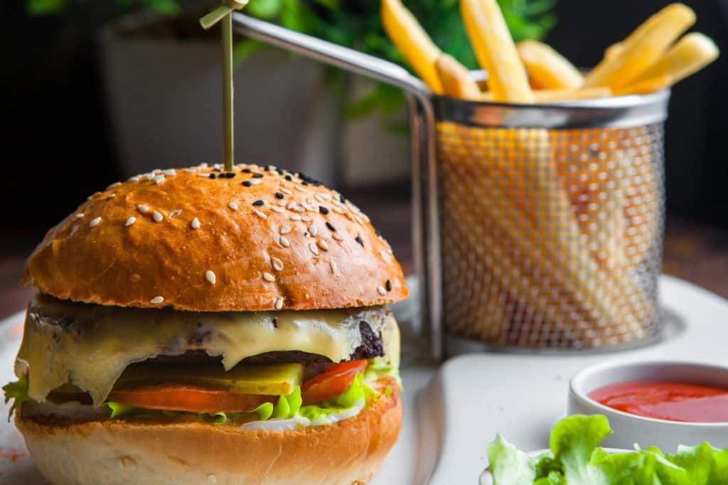 Legătura surprinzătoare dintre un Big Mac și război. Compania gândește „o reevaluare a prețurilor”