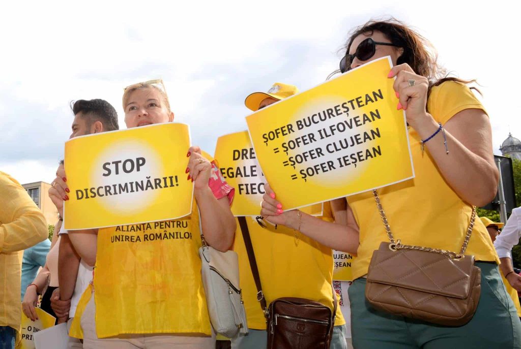 AUR a protestat împotriva tarifării discriminatorii a polițelor RCA pentru șoferii din București și Ilfov  – 60m.ro