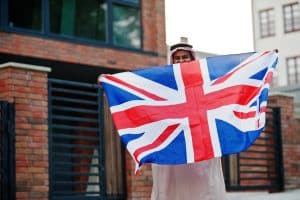 Situația scapă de sub control în Marea Britanie. Ciocniri violente cu poliția, în mai multe orașe, sâmbătă, după atacul de la Southport 