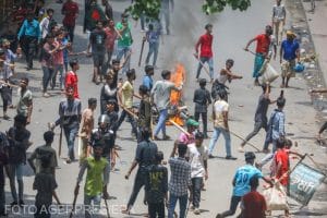 Proteste mortale în Bangladesh. Autoritățile susțin că dau dovadă de ”reținere”: Ar fi fost o baie de sânge – FOTO
