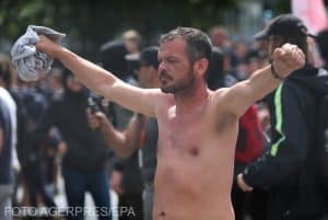 Protestele pentru trei fetițe ucise în Marea Britanie, acaparate de extrema dreaptă. Zeci de aresturi și violențe în toată țara / FOTO
