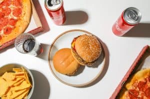 Bătălia marilor lanțuri de fast-food, etapa ofertelor de preț: Cum se întrec McDonald’s, KFC sau Pizza Hut pentru banii tăi